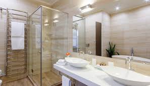 Per rispondere a tali esigenze vi è certamente l'illuminazione led che rende immediatamente la camera da bagno più moderna, inondandola di una luce decisa ed intensa. Quale Illuminazione Scegliere Per Il Bagno Lampadadiretta