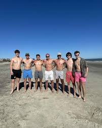 Had to repost because I met another Laurie Epps 🏖️