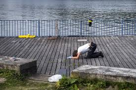 Discover the best things to do & events in maaseik. Bas Werd Doodgeschoten Op Een Vol Strand En De Schutter Wandelde Rustig Weg De Volkskrant