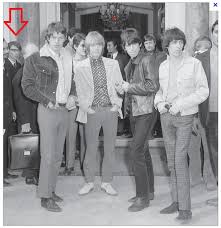 Ronnie wood was born in middlesex in 1947, and is the youngest child in a family that was both musical and artistic. Pin On The Rolling Stones