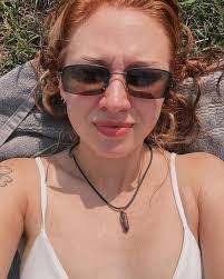 Grace Pilgrim's Instagram, Twitter & Facebook