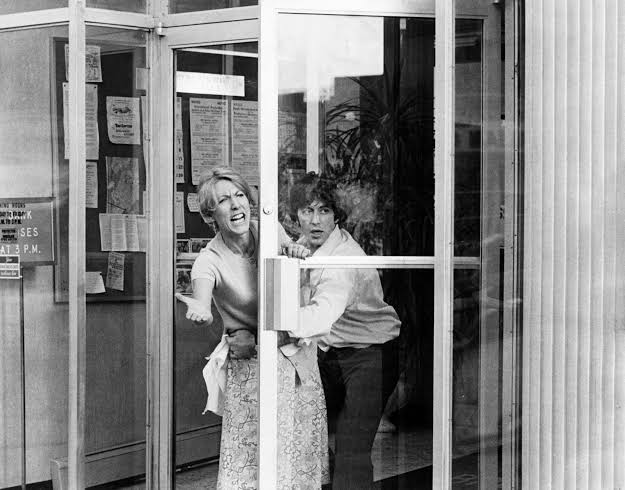Dog Day Afternoon (1975) - IMDb