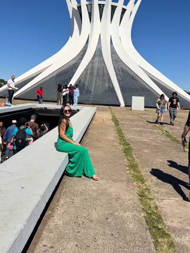 Um passeio pela catedral metropolitana ⛪️, mostrando que sou um santo 🫣 # catedral #brasília #viagem