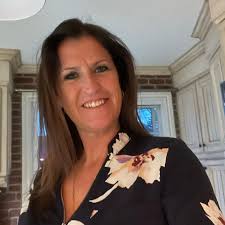 Karine Williams's Instagram, Twitter & Facebook