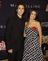 Started a career as a singer, but later transformed into a bonafide broadway star! Why Was Josh Groban Dating A Contestant From Season 4 Of American Idol Josh Groban In 2019 American Idol Celebrities Season 4