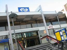 Information bus station and airport. Station Zwijndrecht Voor Zwijndrecht