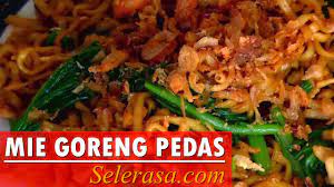 Demikian ulasan resep mie kocok yang bakalan menggoyang lidah anda semua. Resep Dan Cara Membuat Mie Goreng Pedas Youtube