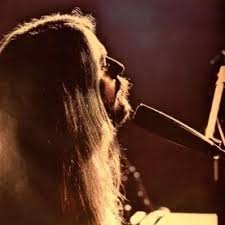 Lady blue, oh sing a love song. A Song For You Paroles Leon Russell Greatsong