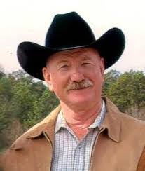 Paula Lile's Instagram, Twitter & Facebook