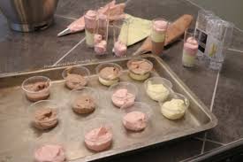 When i visited my grandmother in summer, i always looked forward to the comforting banana bread pudding she'd make. Banana Split Pudding Shots Recipe