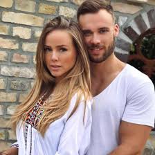 Bachelor Star Liz Kaeber Hat Sich Verlobt Haarfarbe Braun Verlobt Haare Und Beauty