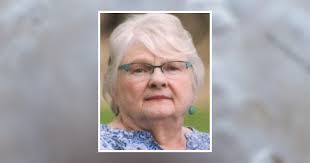 Elizabeth Palmquist's Instagram, Twitter & Facebook