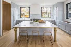 Has a broad selection of kitchen island legs in many styles, sizes, and wood types. Acrylic And Brass At Island With Brass Legs Klassisch Modern Kuche Washington D C Von Boss Design Center