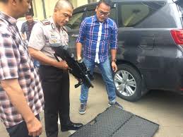 Entdecke rezepte, einrichtungsideen, stilinterpretationen und andere ideen zum ausprobieren. 5 Fakta Senjata Penembak Mobil Pejabat Surabaya Lihat Harganya