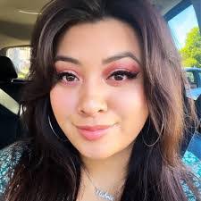 Elaine Denney's Instagram, Twitter & Facebook