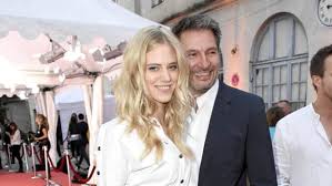 Mmmhhh… ob das jetzt so ein gutes zeichen ist… ich weiß nicht…. Larissa Marolt Und Dieter Bach Ein Paar Das Sagt Sie Zu Den Geruchten