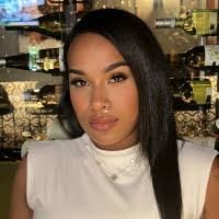 Jazmine Pina's Instagram, Twitter & Facebook