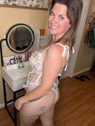 Curvymama15 exclusive nudes - a tantalizing peek into her world