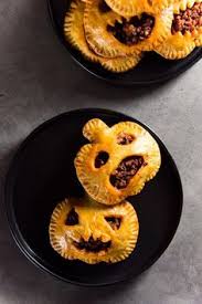 Devilish drinks, scary sides, monstrous mains to feed a crowd, daring desserts. 880 Halloween Food And Treats Ideas In 2021 Halloween Cakes Halloween Treats Treats