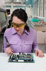 This Girl Soldering Her Hand Mildlyinfuriating