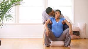 8 Positions To Ease Labor Pain Youtube