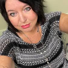 This is the perfect time to embrace a dye-free lifestyle! Our To Dye For:  The Documentary Thirty Days Dye-Free Challenge is the ultimate guide for  beginners, offering a step-by-step plan to eliminate