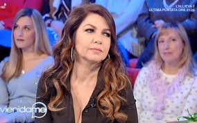 Bersaglio delle battutine piccanti ed ironiche è il generoso décolleté che la dolce. Cristina D Avena Rifatta La Cantante Svela Chirurgia Plastica Ho