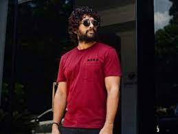 The superstar is seen running in the forest in the short clip and it has left fans intrigued about the film. Here Are More Details About Allu Arjun Starrer Pushpa And Its Shooting Details Filmfare Com