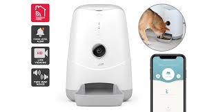 An automatic pet feeder may seem like an unnecessary luxury but it's actually a really great tool for pet care. Dick Smith Kogan Smarterhome Smart Wi Fi Pet Feeder With Hd Camera Pet Supplies Dogs Dishes Feeders Fountains
