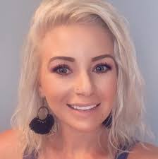 Amanda Moncure's Instagram, Twitter & Facebook