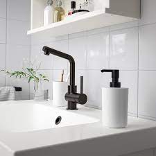 Aspect pratique et couleurs sont à l'honneur avec une ligne blanche mise en valeur par des touches pop et acidulées. Storavan Accessoires Bain 3 Pieces Blanc Ikea