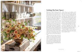 Her first book, floret farm's cut flower garden, won the american horticulture society book award. Floret Farm S A Year In Flowers Designing Gorgeous Arrangements For Every Season Flower Arranging Book Bouquet And Floral Design Book Amazon Co Uk Benzakein Erin Benzakein Chris 9781452172897 Books