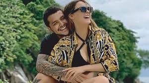 Belinda y christian nodal confirmaron los rumores de romance después de que él compartiera en sus historia de instagram dos fotos juntos con el mensaje te amo. Belinda Golpea A Christian Nodal Fans Alertan Por Vistosas Heridas En El Rostro Foto El Heraldo De Mexico