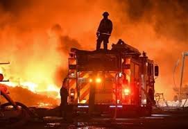 Namun jika ditafsirkan lebih dalam, mimpi rumah dalam keadaan terbakar menandakan adanya indikasi bahwa kamu sedang. Penjelasan Arti Mimpi Gedung Terbakar Menurut Primbon Jawa Lepank
