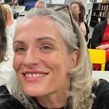 LeanInSeattle off to a great start with Shelly Willis getting us to show  off our groovy moves #powerfulTransitions