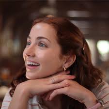 ❤️🔪CINDY BERMAN🔪❤️ . @emilysteaparty is a Clean Beauty Queen so when  designing this look we kept that in mind. Her look was made up mainly of  @kosas, @cloveandhallow, @glowrecipe @glossier plus lots