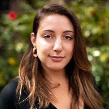 Emma Schwartz's Instagram, Twitter & Facebook