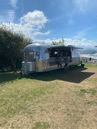 Te mostramos food trucks en alquiler (sólo el vehículo, sin servicio de comida), para que puedas planificar tu proyecto o campaña y selecciones aquellos que mejor se adapten a ello, según modelo, localización, equipamiento, tarifas o condiciones. El Rayo Verde San Vicente De La Barquera Restaurant Bewertungen Fotos Tripadvisor