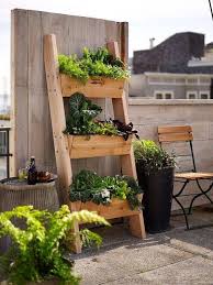 Urban Garden Ideas And Inspiration For City Apartments Wall Garden Vertical Herb Garden Vertical Garden