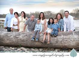 Family Photo Ideas Large Group Outdoors Large Family Photos Family Portrait Poses