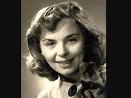 Την παρέμβαση της εισαγγελέως του αρείου πάγου ξένης δημητρίου προκάλεσε το παιχνίδι αυτοκτονίας «μπλε φάλαινα» που διεισδυσε και στη χώρα μας και έχει οδηγήσει σε αυτοκτονία. Pe8ane H Spoydaia H8opoios Dafnh Skoyra