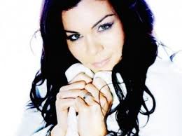 Nikki Kavanagh enters 2 songs into Ireland's search for Eurovision 2015  entry