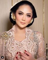 Fto bju gamis palestina akad nikah : Krisdayanti Pakai Kebaya Anne Avantie Di Akad Atta Aurel Bak Putri Keraton