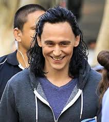The thing is though, hiddleston lives in london and maybe he just hadn't had a haircut (after all, hairdressers were still shut at this time in the uk). Thor Ragnarok Loki Actors Tom Hiddleston Loki Tom Hiddleston