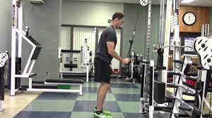 Écartez les mains d'environ la largeur. Triceps Extension A 1 Bras A La Poulie Avec Corde Prise Neutre Youtube
