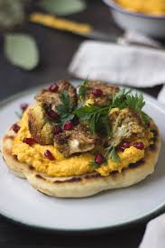 Veganes Rezept Pfannenfladenbrot Mit Kurbis Hummus Und Im Ofen Gebackenem Blumenkohl Rezepte Gebackener Blumenkohl Essen