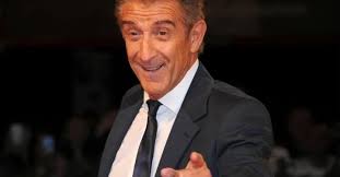 Ezio Greggio: “Gianfranco D'Angelo amico dal 1978”/ “Fino alla fine ci  siamo scritti”