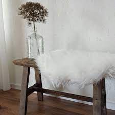 oud houten bankje bontje vd ikea vaas action en bereklauw tuinland interieur slaapkamer bankje huis ideeen decoratie