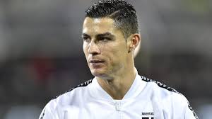 Özellikle yeni bir saç modeli arıyorum diyenler için kesinlikle bu modeli tavsiye ediyoruz. Cristiano Ronaldo Sektor Degistirdi Spor Haberleri