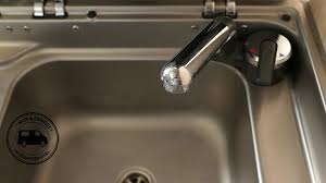 Wie soll man da bloß rankommen. Wasserhahn Mikroschalter Wechseln Wohnmobil Reparatur Tipps Auf Reisen Sein
